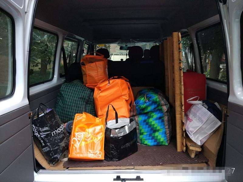 黔西南学生搬家图